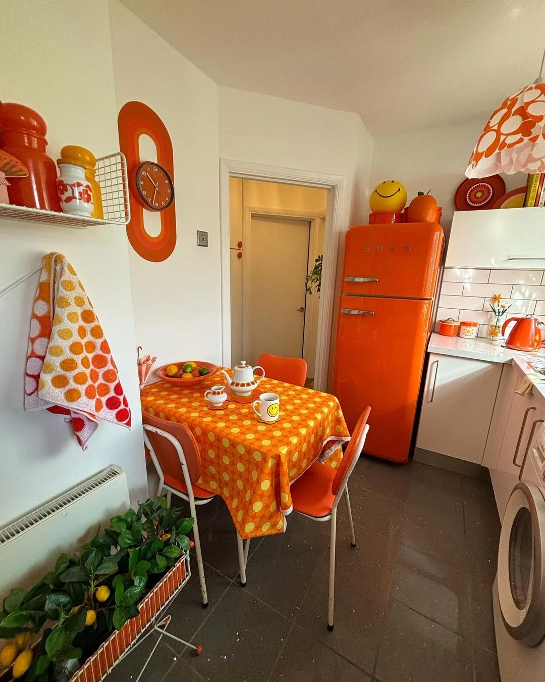 1950s-Inspired Kitchen with Bold Orange Accents