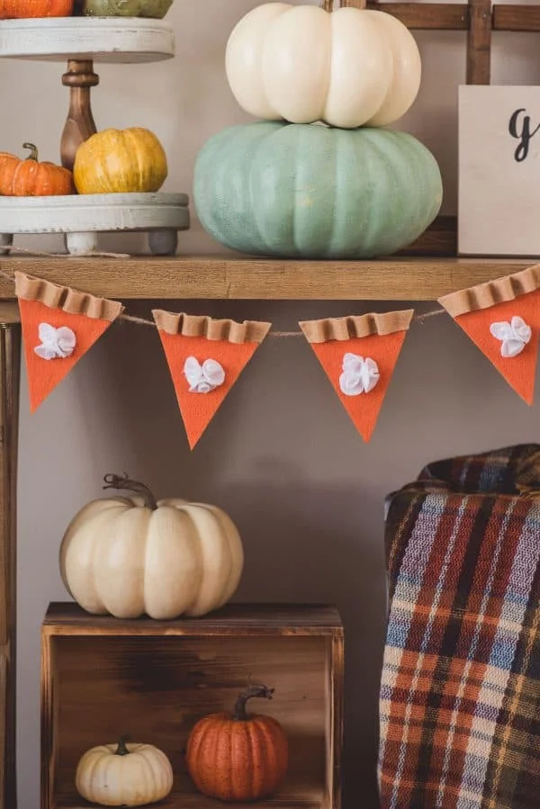 DIY Thanksgiving Pumpkin Pie Felt Garland Banner