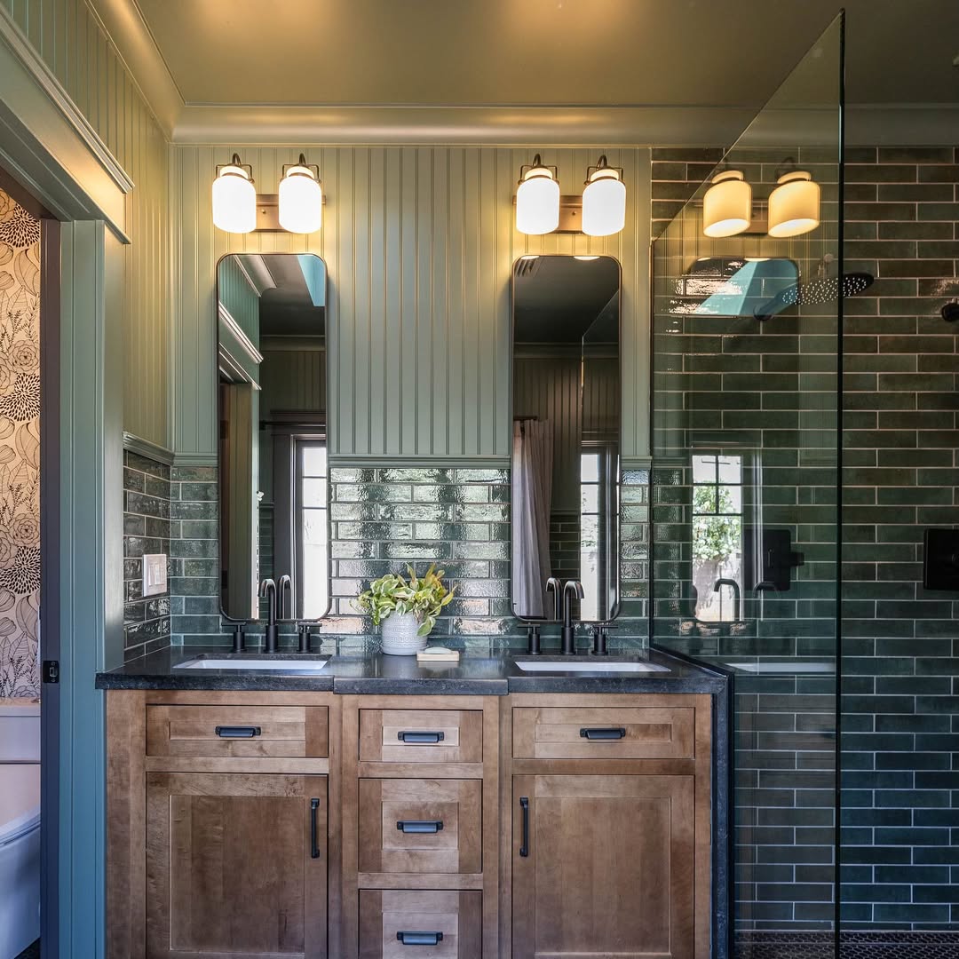 Mirrored Bathroom Vanity Lights