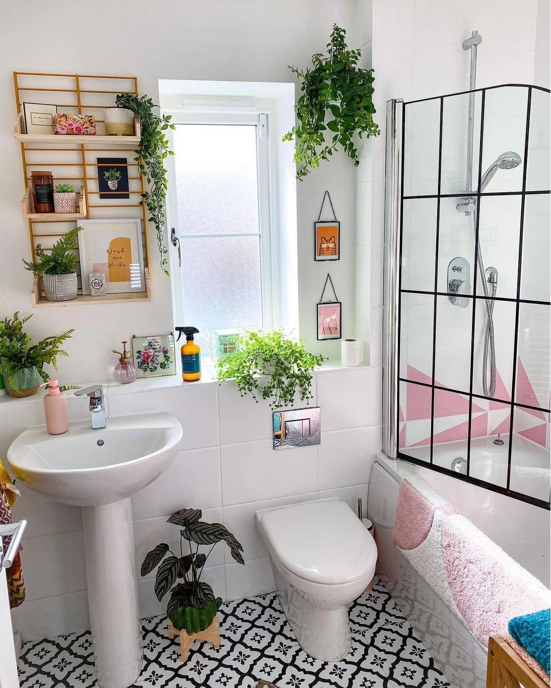 Boho Chic Bathroom with Plant Paradise