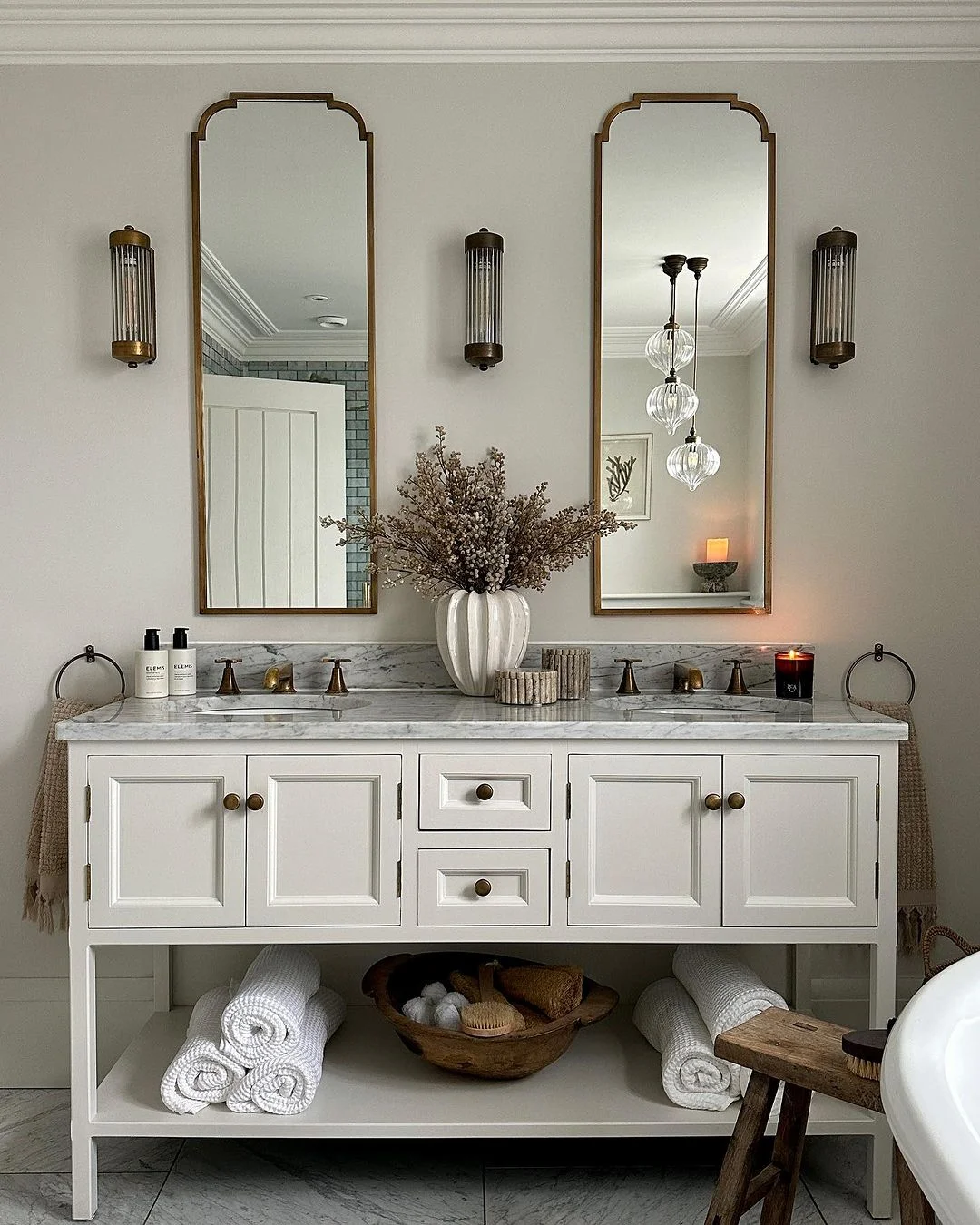 Refined Vintage with Mirrored Elegance