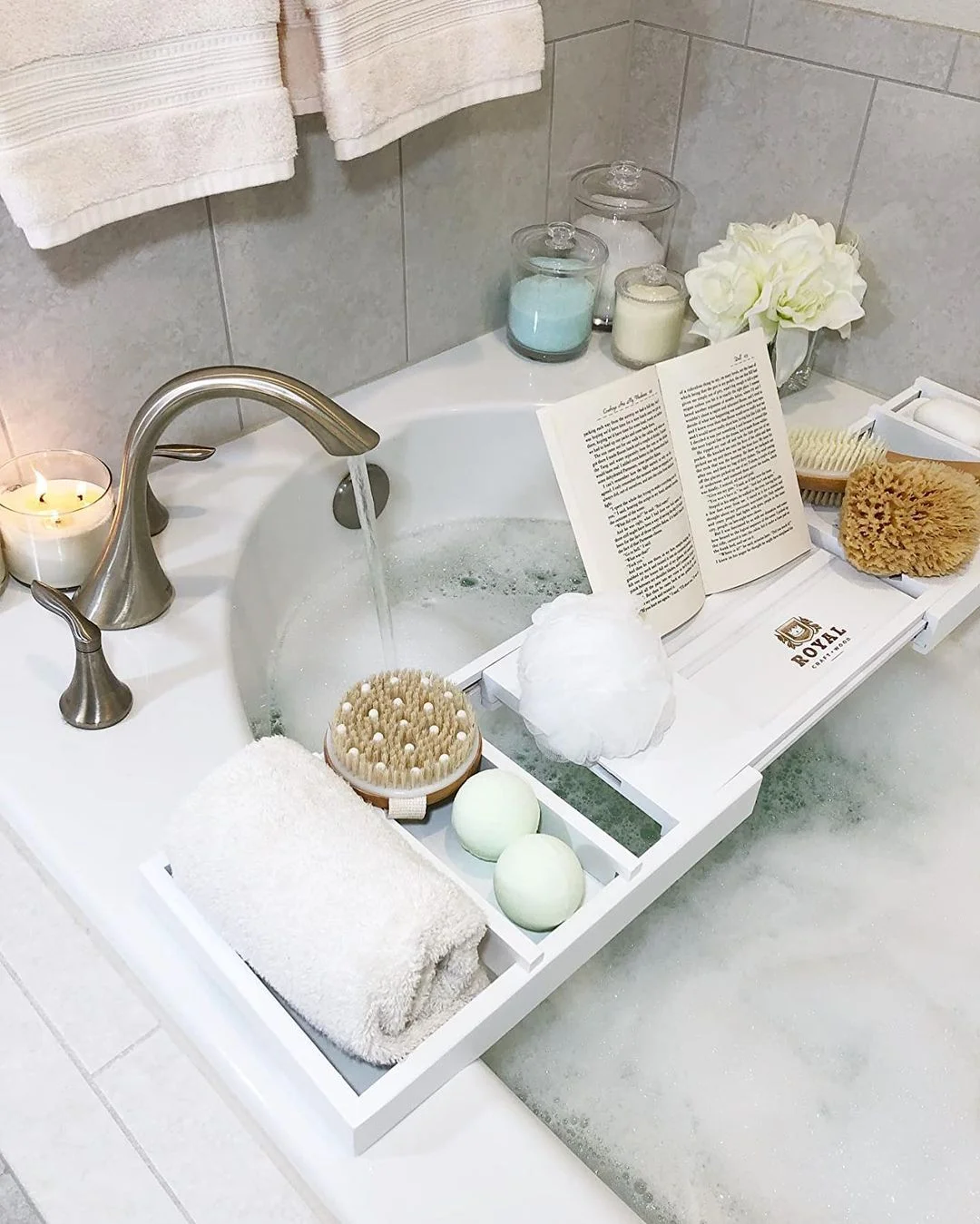 Relaxing Bath with Bathtub Tray