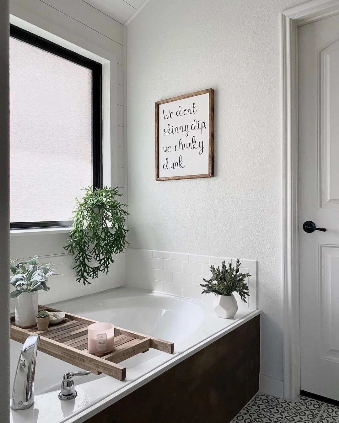 Chunky Dunk Bath with a Wooden Caddy