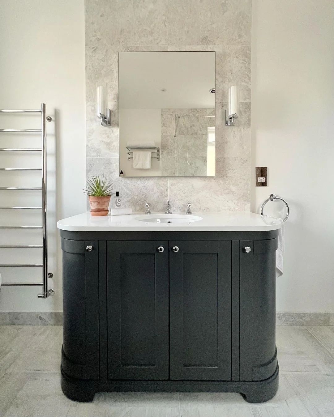 Classic Black Vanity: Elegant Bathroom with Marble Accents