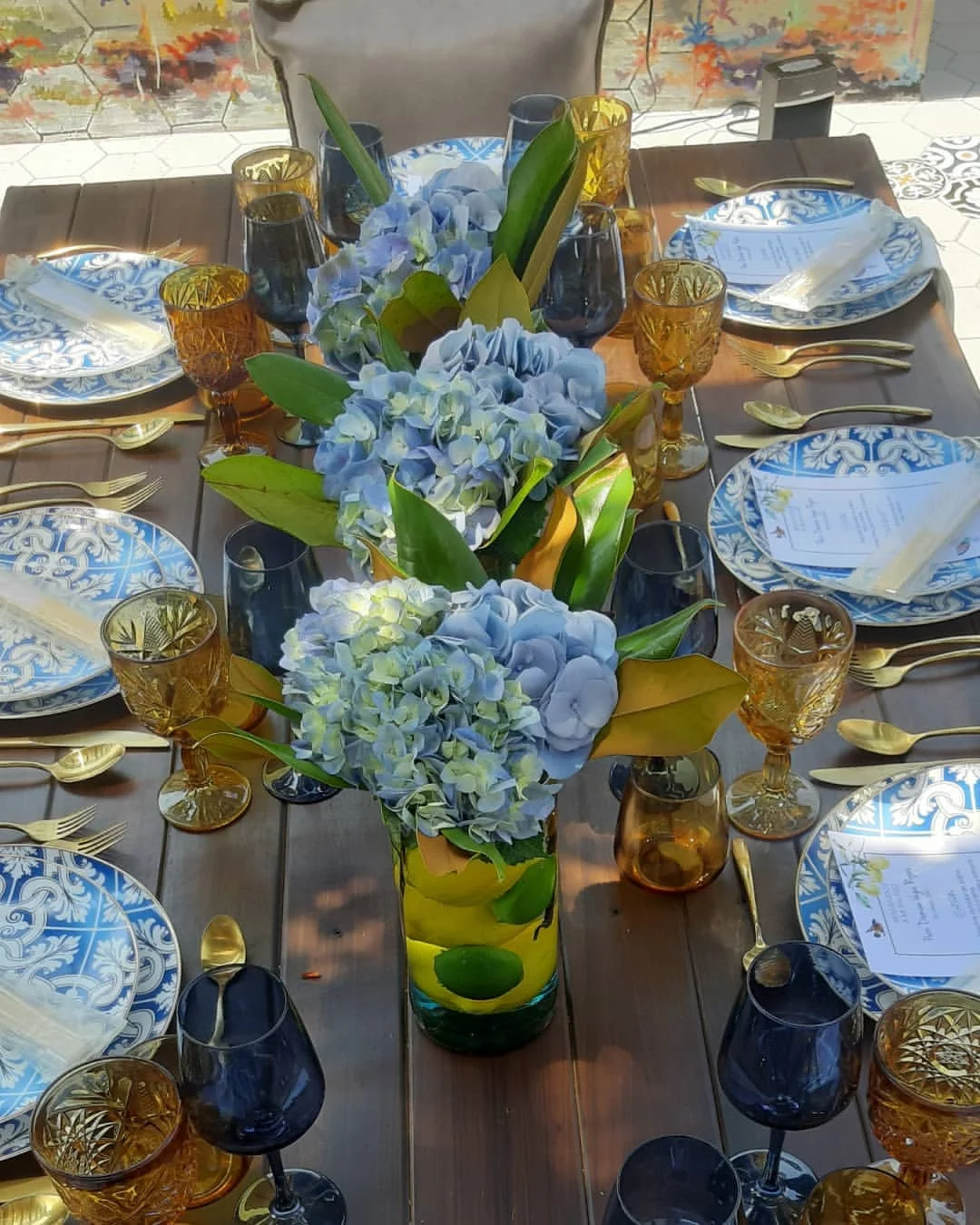 Blue Hydrangea &amp; Magnolia Tablescape