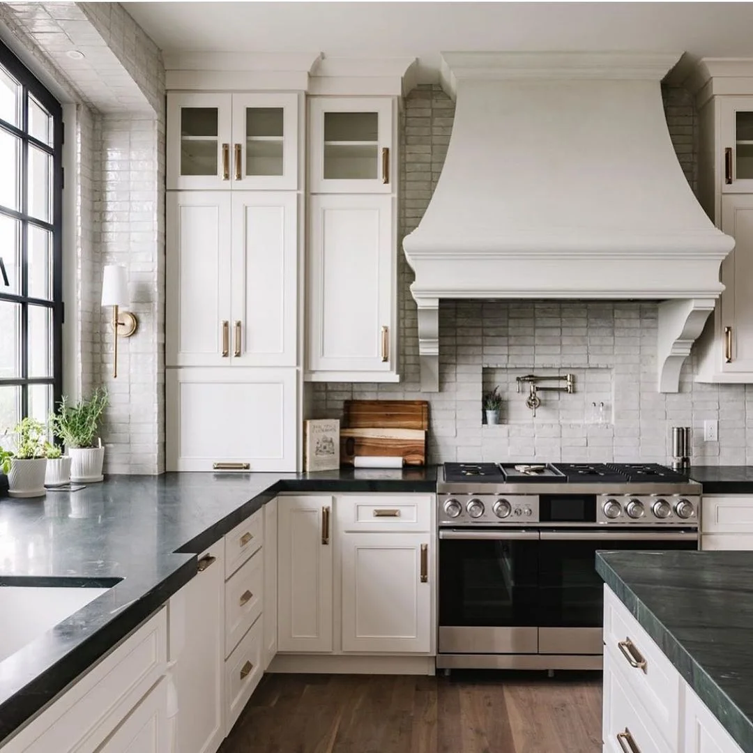 Sophisticated Simplicity: White and Gray Kitchen Charm