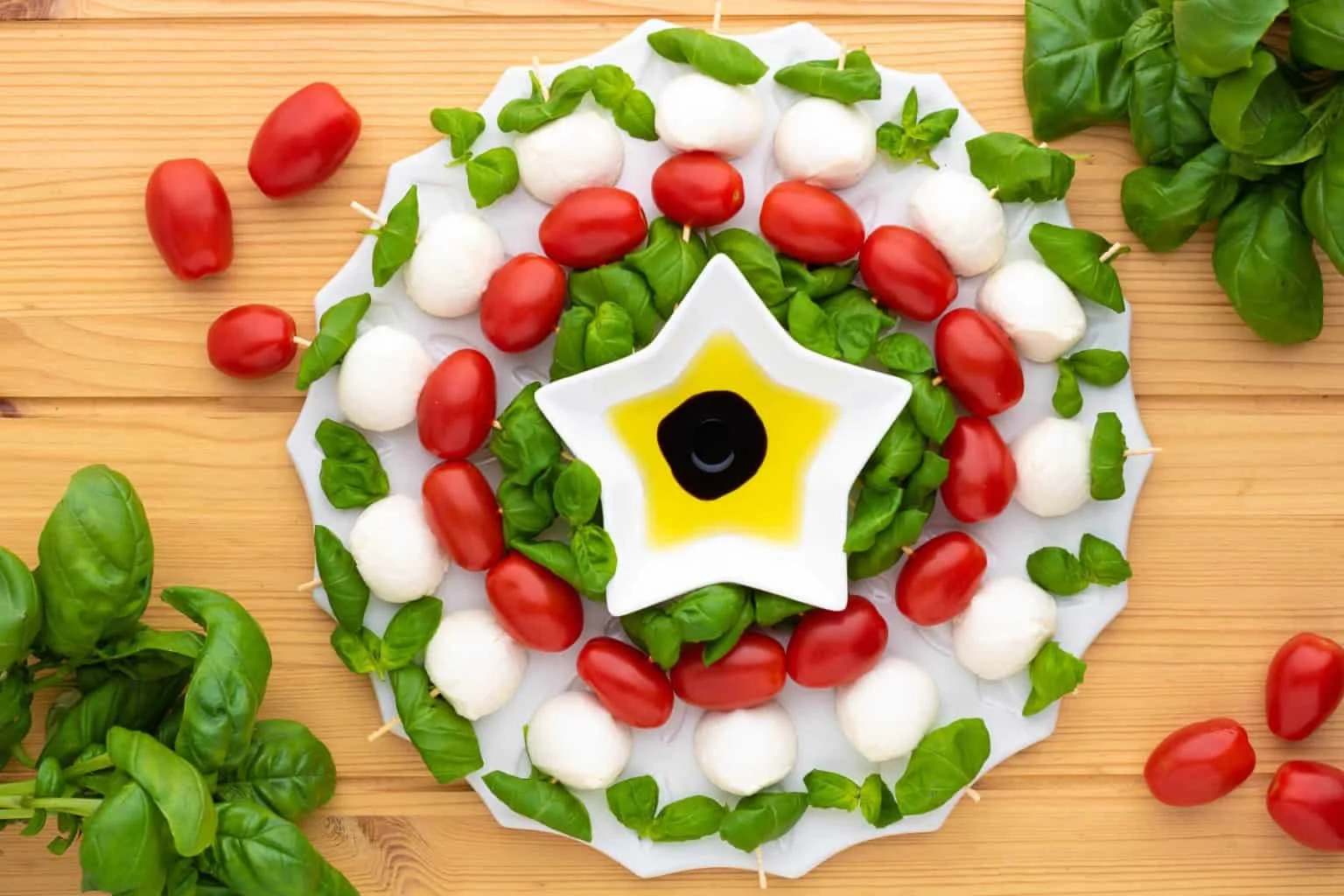 Caprese Appetizer Holiday Wreath