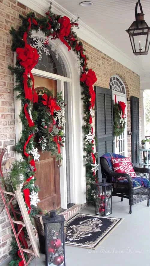 Transform Your Porch with Traditional Christmas Decorations