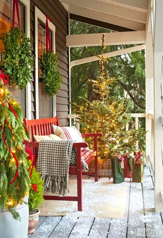 Combine Style and Warmth with a Decorated Porch Bench