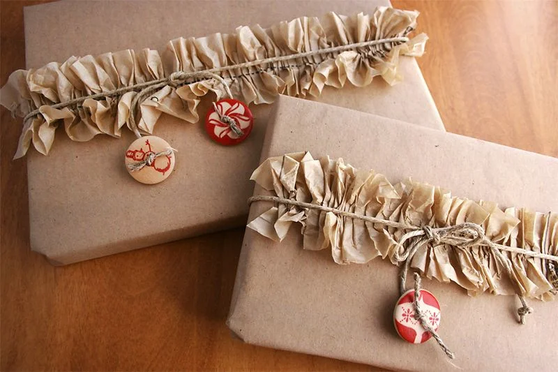 Christmas Gift Wrapping with Tissue Paper Ruffles