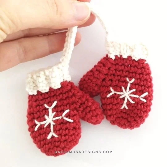 Mini Mittens ornament