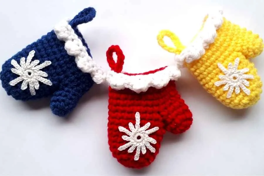 Crochet Christmas Mitten Ornaments