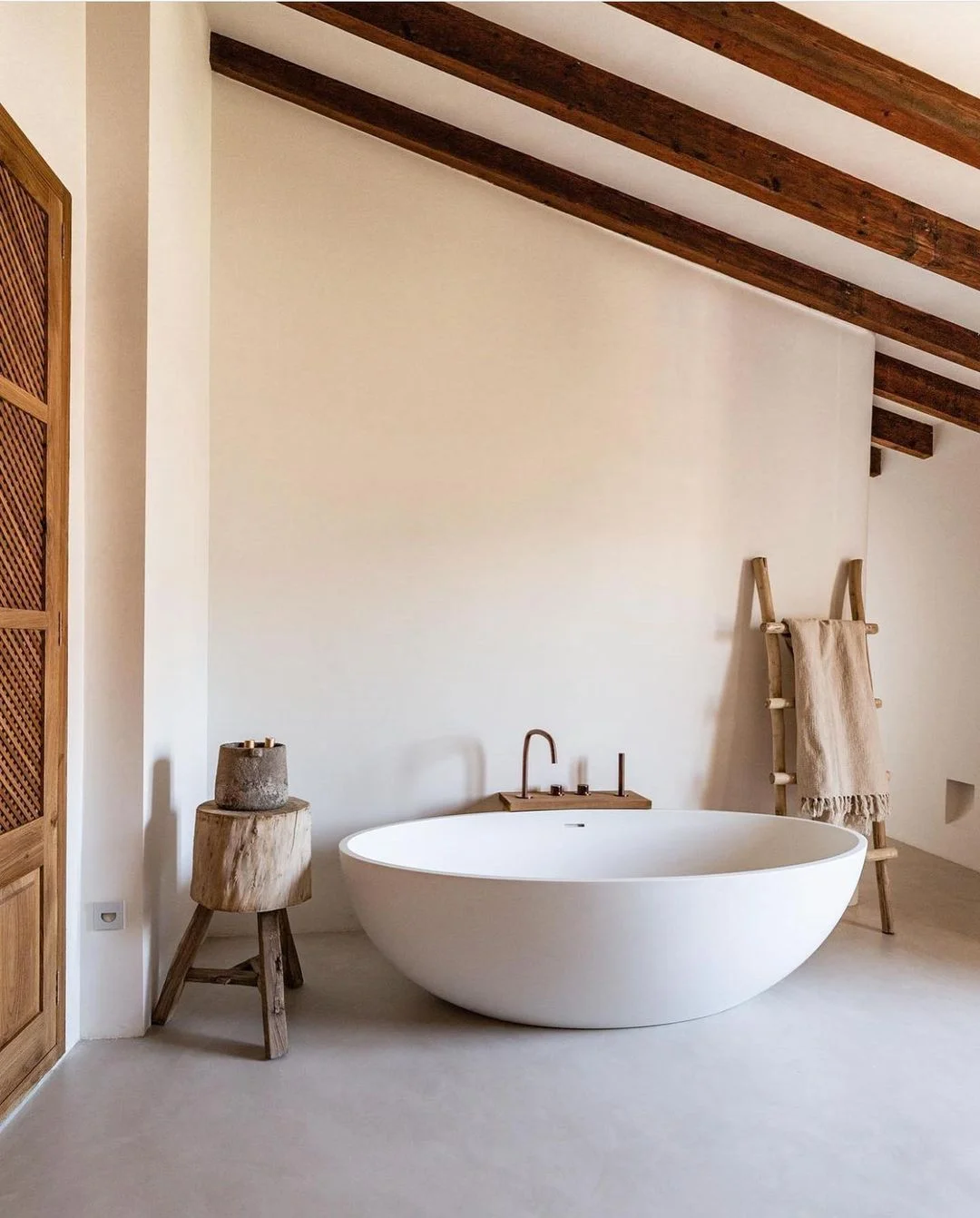 Earthy Minimalist Bathroom with Rustic Charm