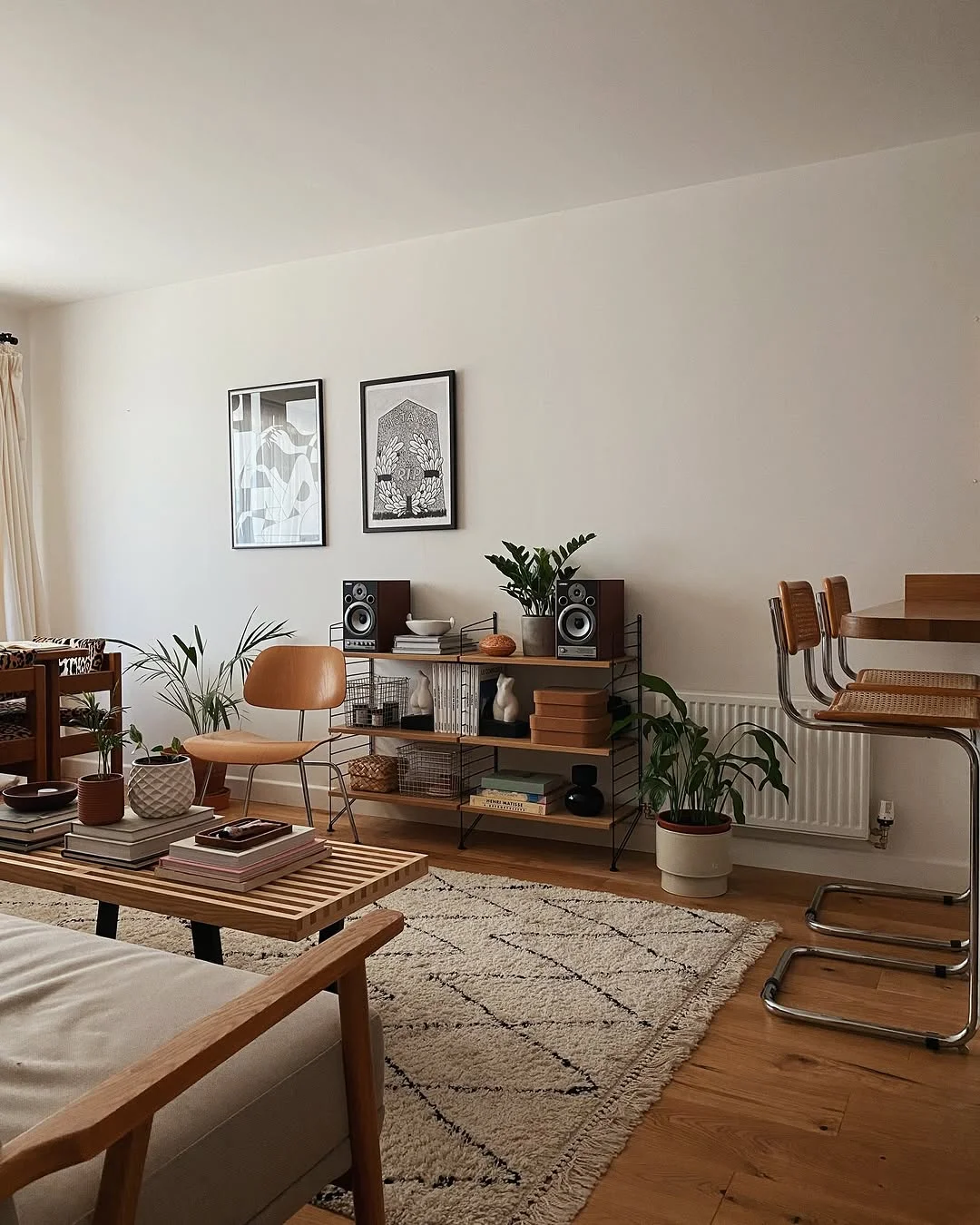 Mid-Century Modern Living Room with Minimalist Decor