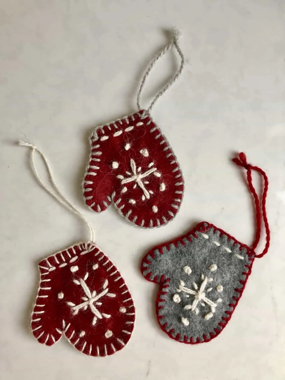 DIY festive mini felt mitten ornament