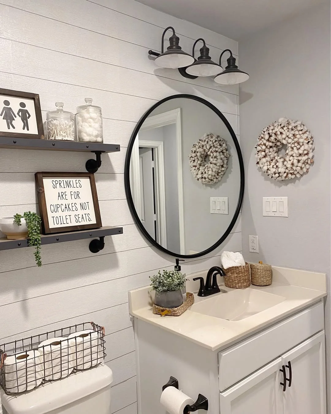 Farmhouse Style Guest Bathroom