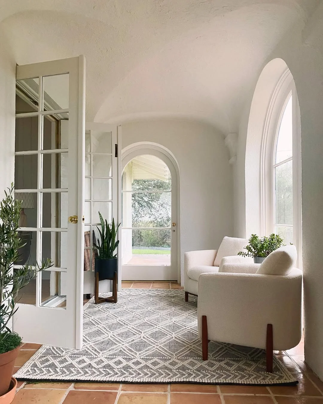 Minimalist Sunroom with Architectural Charm