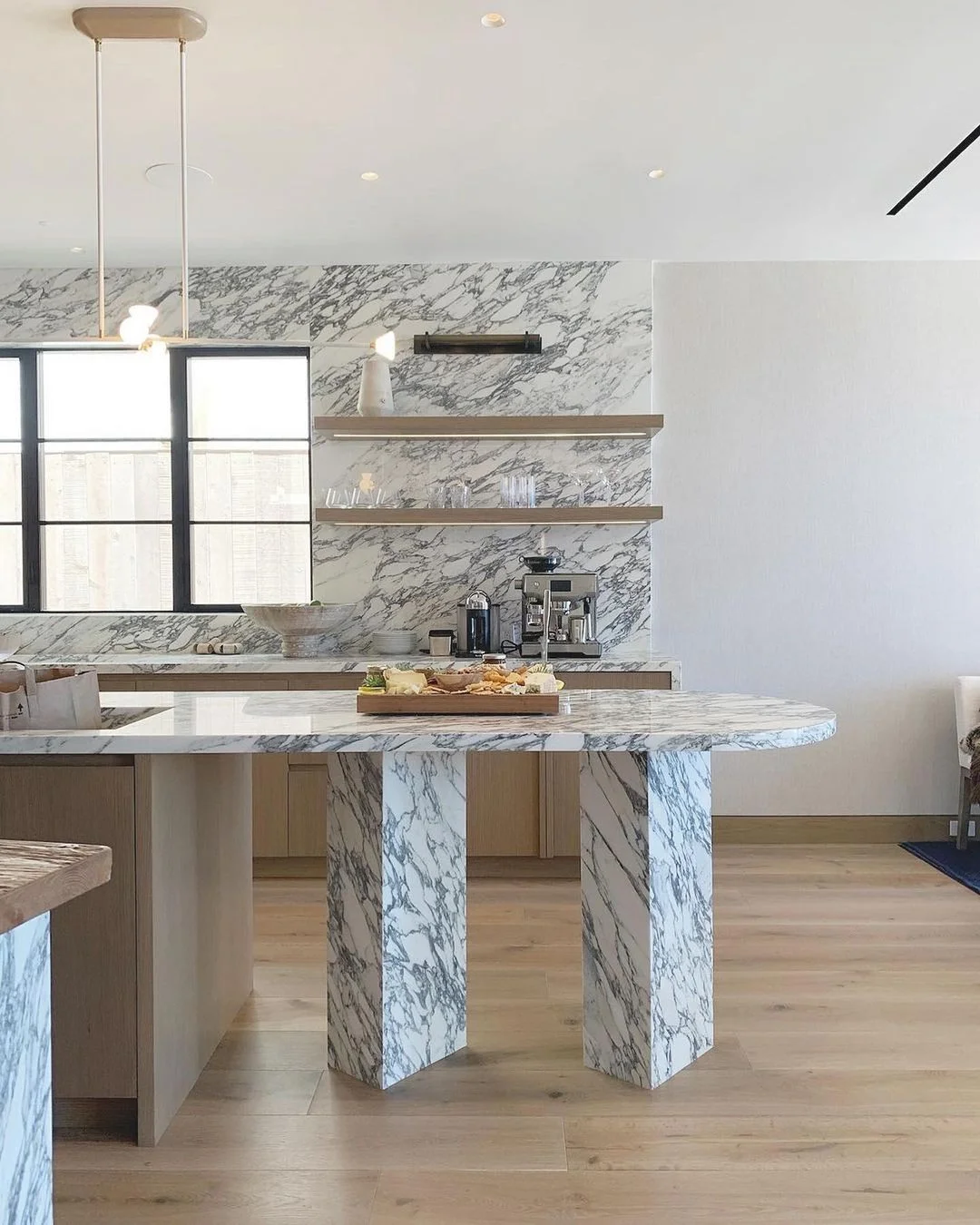 Bold Veining with Warm Wood Charm