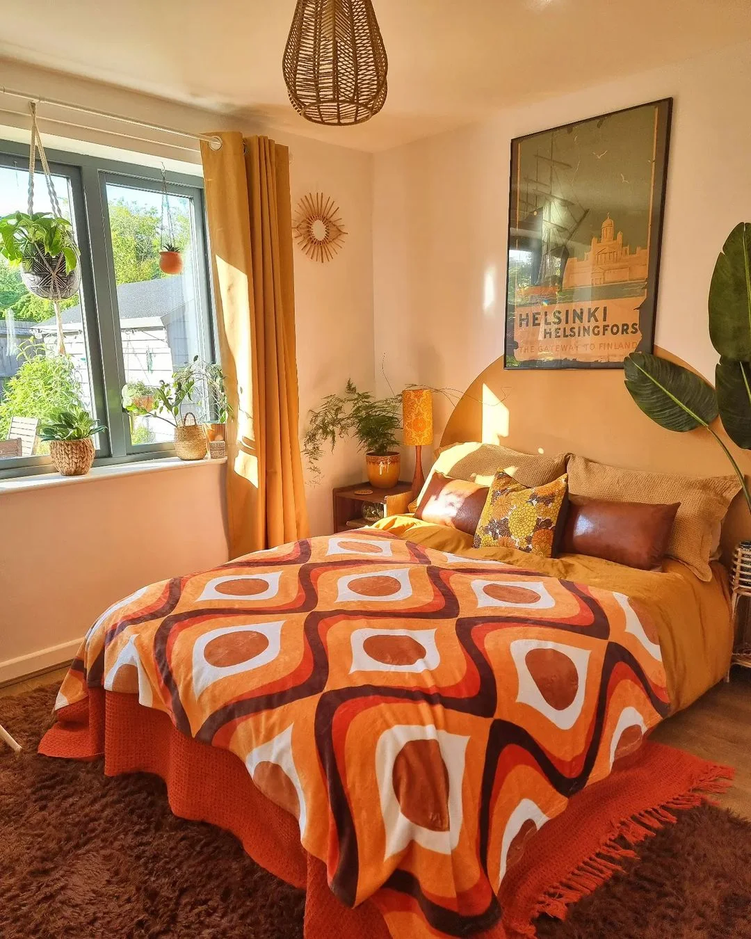 70s Retro Sunshine Bedroom