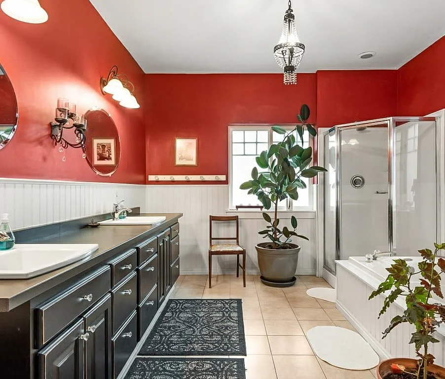 Traditional Red Accent Bathroom