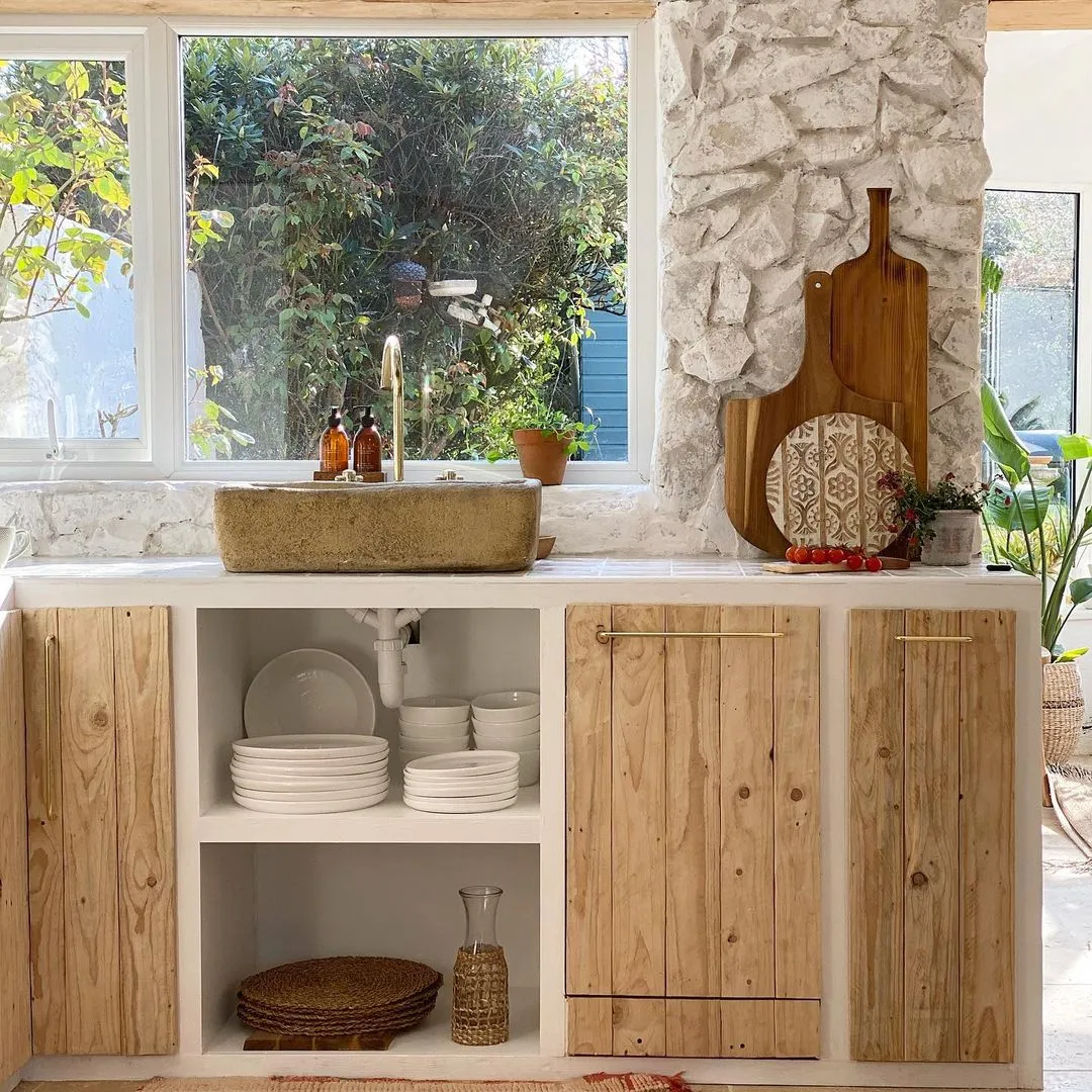 Rustic Spanish Kitchen Full of Natural Textures