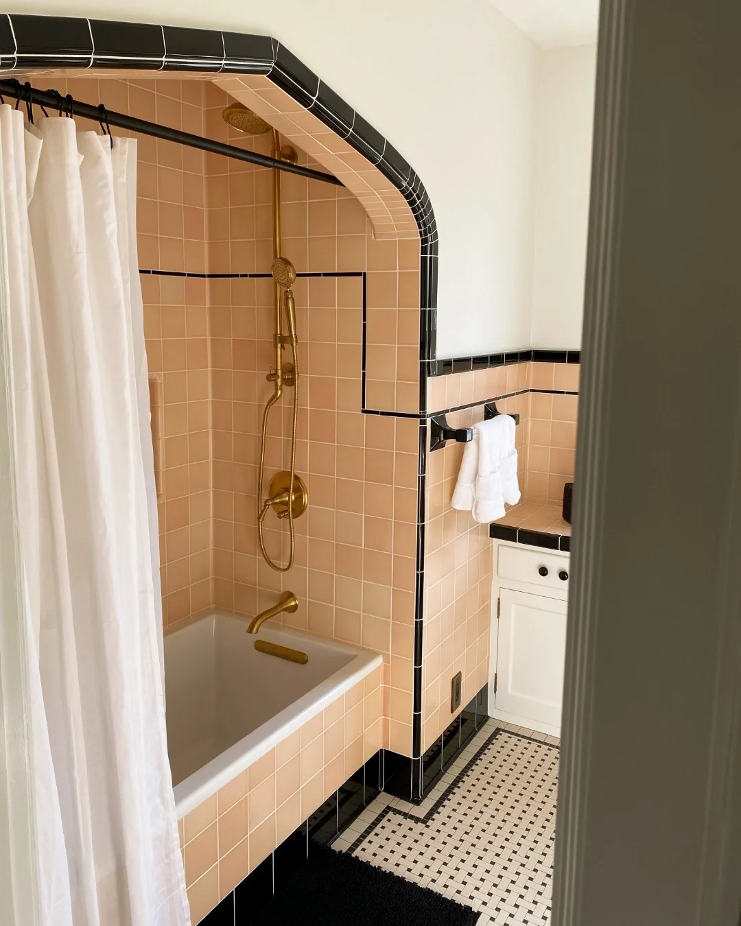 Retro Salmon Subway Tile Bath Nook