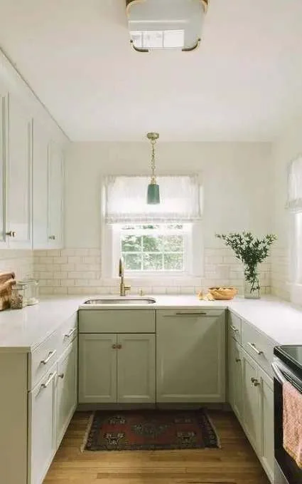 Neutral Tones in a Retro Classic Kitchen 