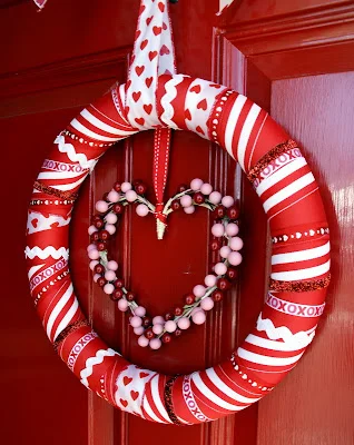 Valentine&#39;s Day Ribbon Wreath