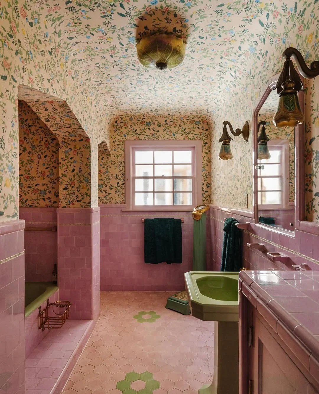 Vintage Floral Fantasy Bathroom