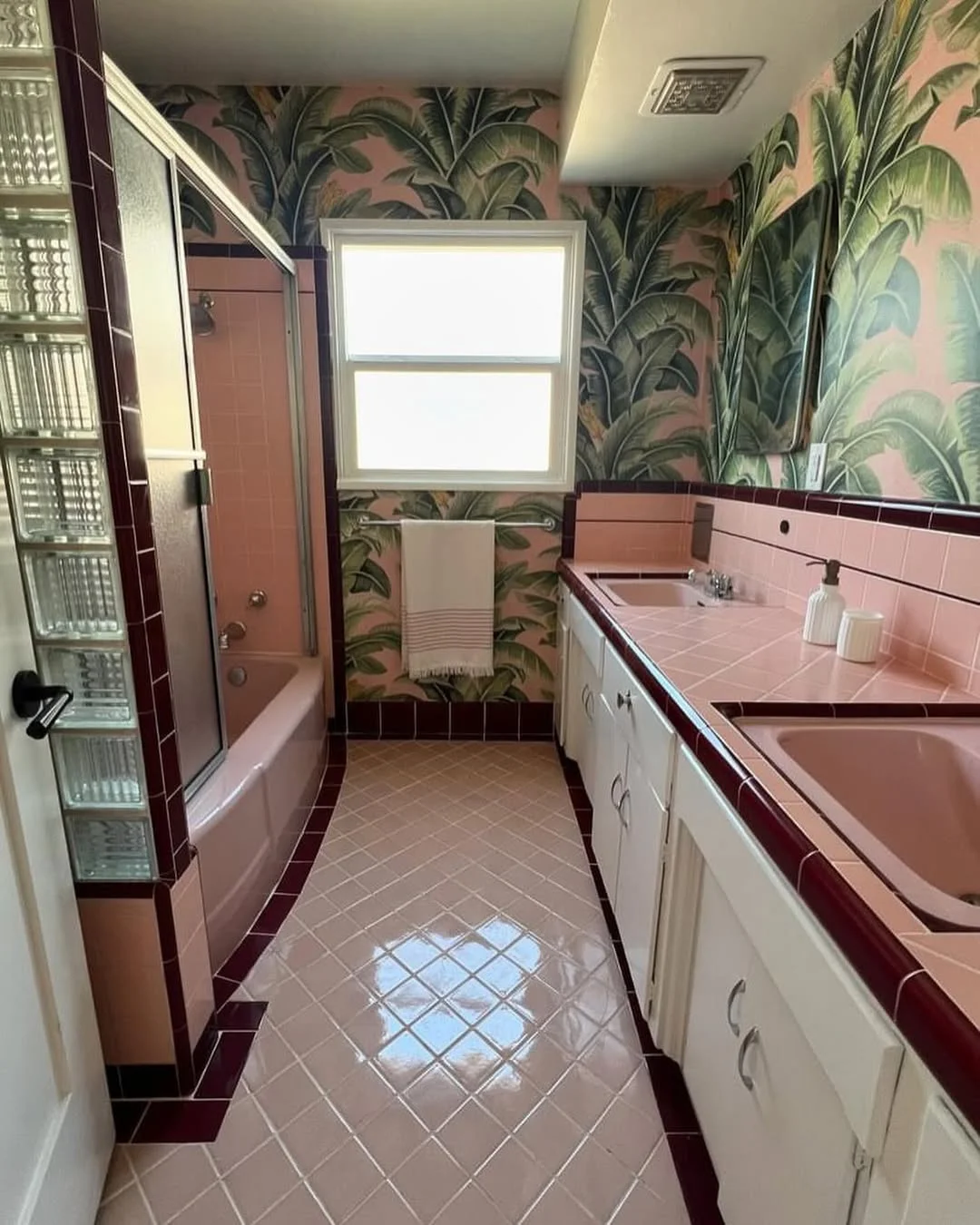 Retro Pink and Green Bathroom