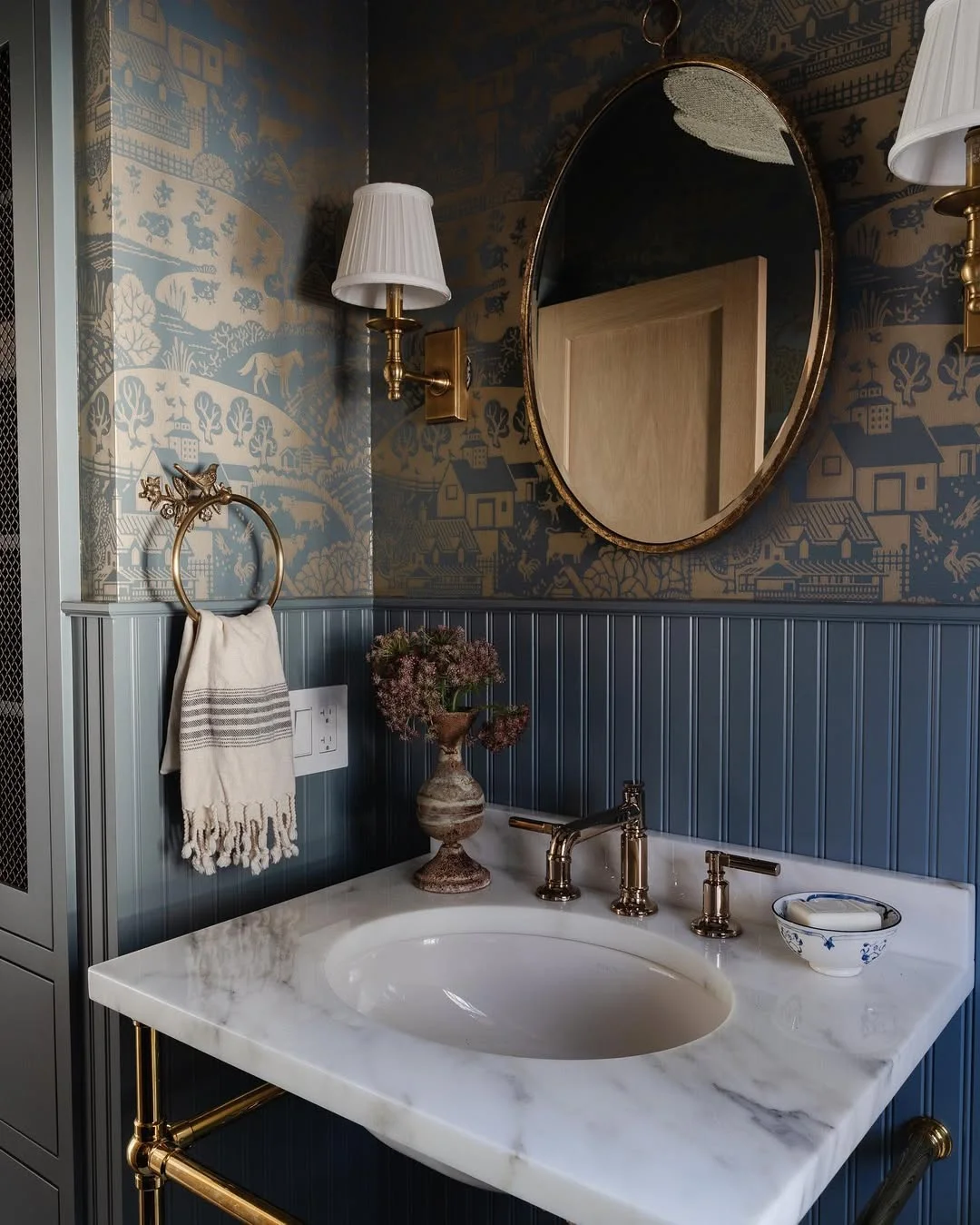 Modern Farmhouse Chic Bathroom