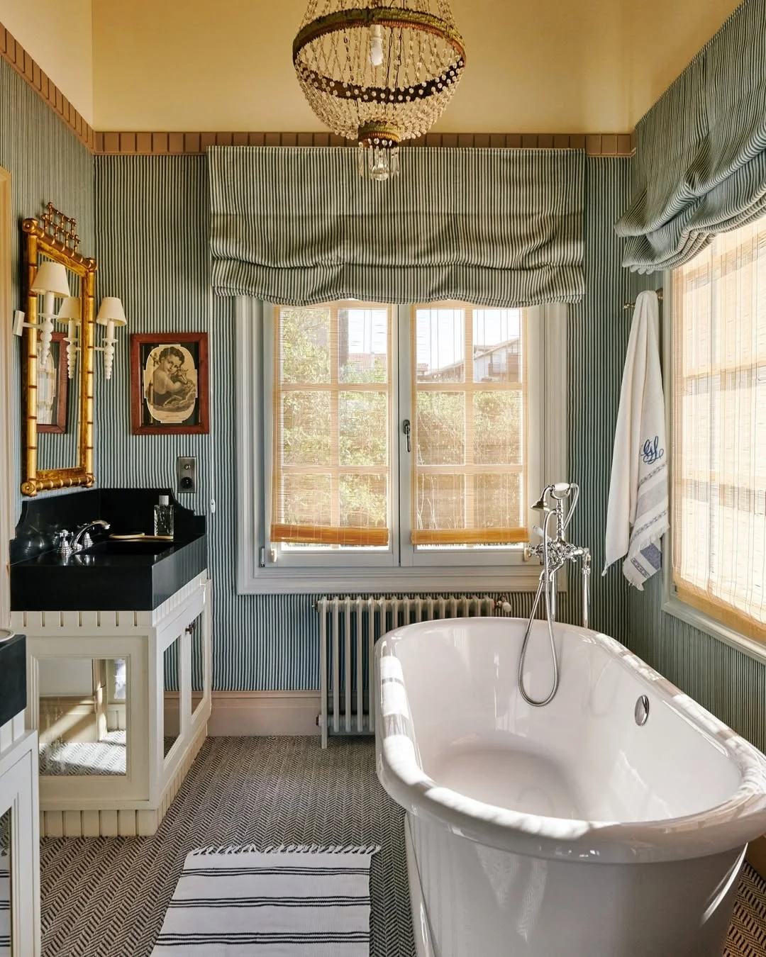 Grand Vintage Bathroom