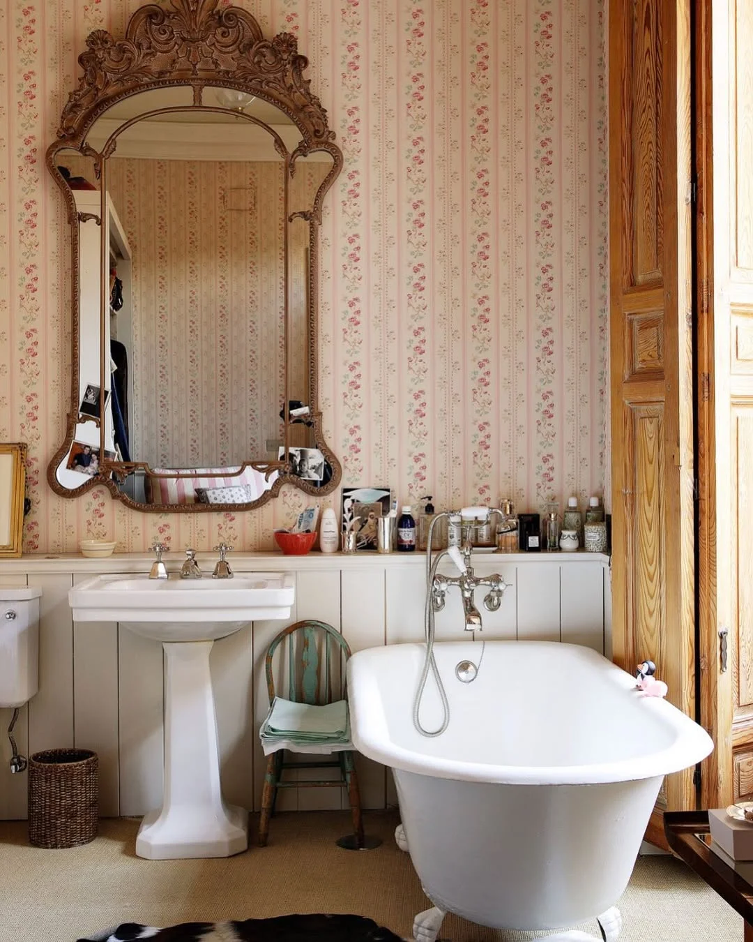 Vintage Chic Bathroom with Clawfoot Tub