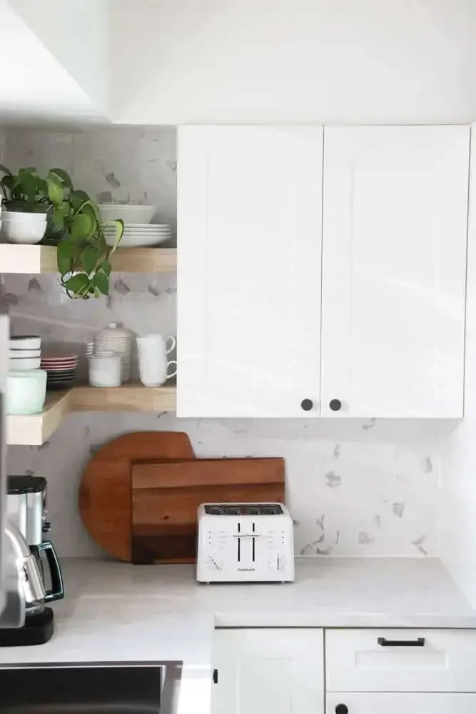 Classic Black and White Kitchen with Flat Knobs