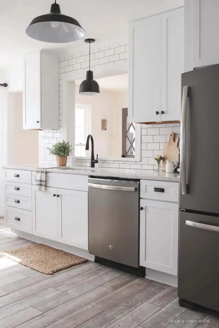 Shaker Style Kitchen with Black Cup Pulls