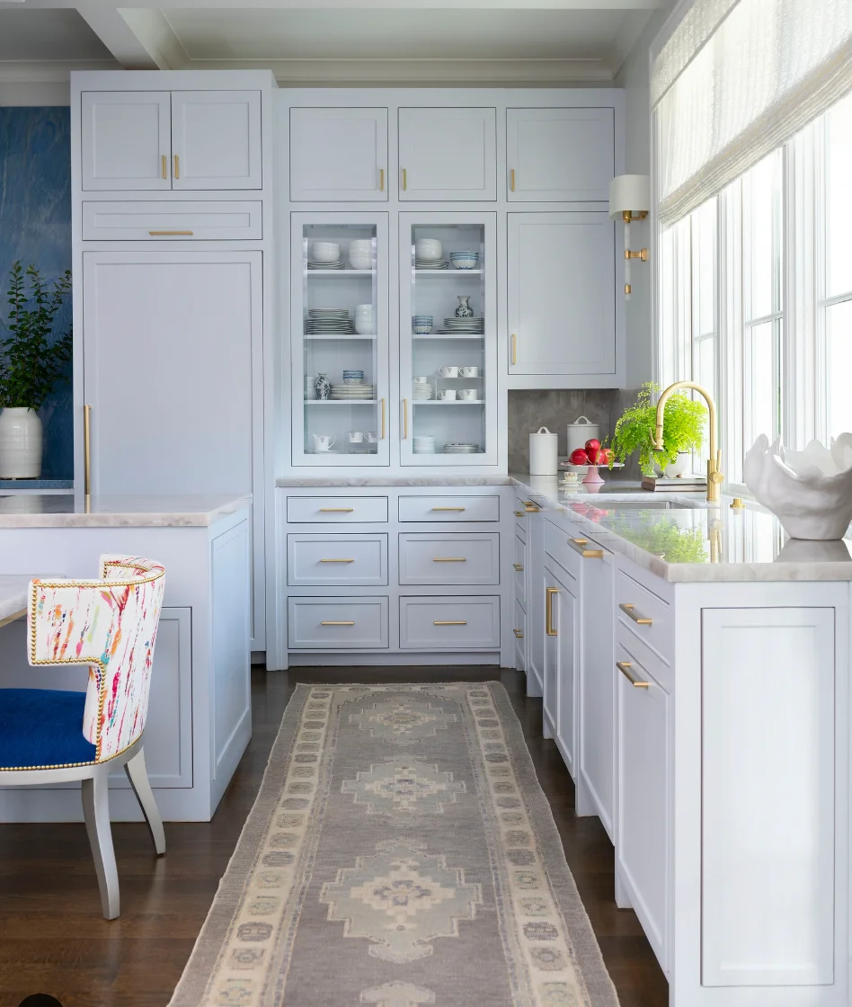 L-Shaped Kitchen with a Stylish Rug