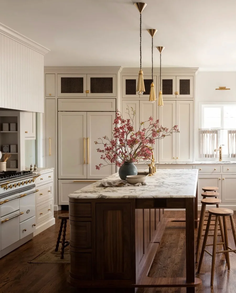 Sleek &amp; Chic: Modern White Kitchen with Gold Details