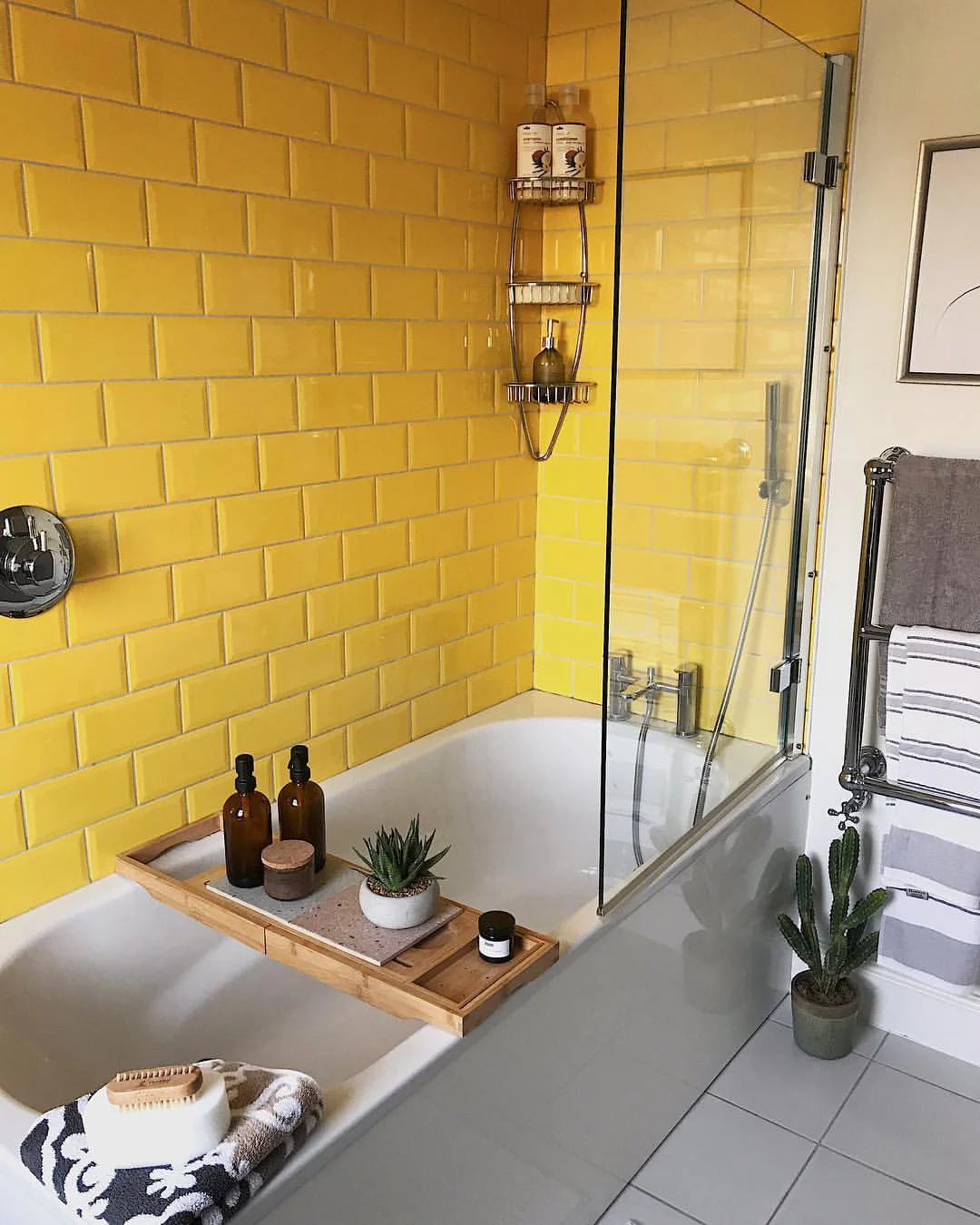 Mellow Yellow: A Retro-Modern Bathroom