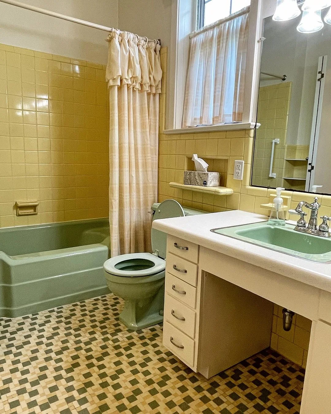 Vintage Vibe: A Retro Yellow &amp; Green Bathroom