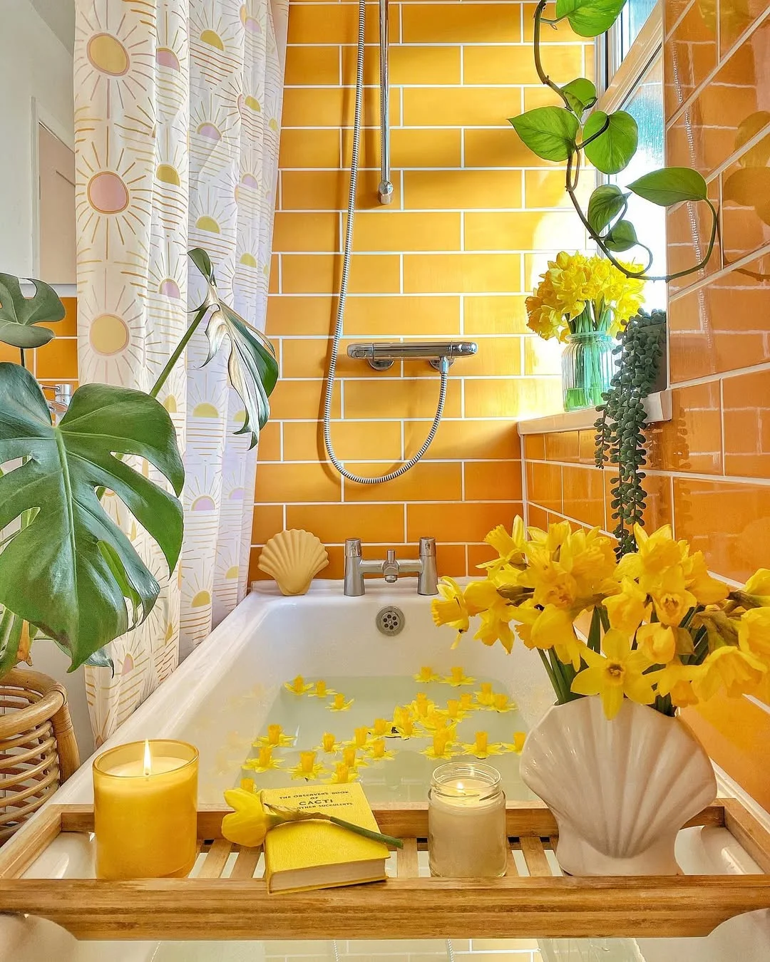 Hello Yellow: A Cheerful Bath Retreat