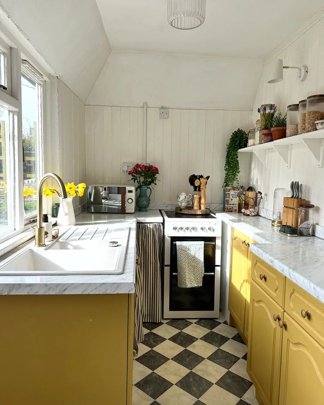 Cozy Yellow Cabinets for Small Spaces